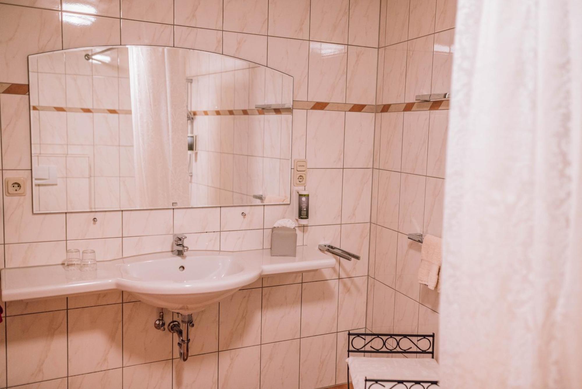 Schmidtburger Hof Hotel Weiler bei Monzingen Bilik gambar