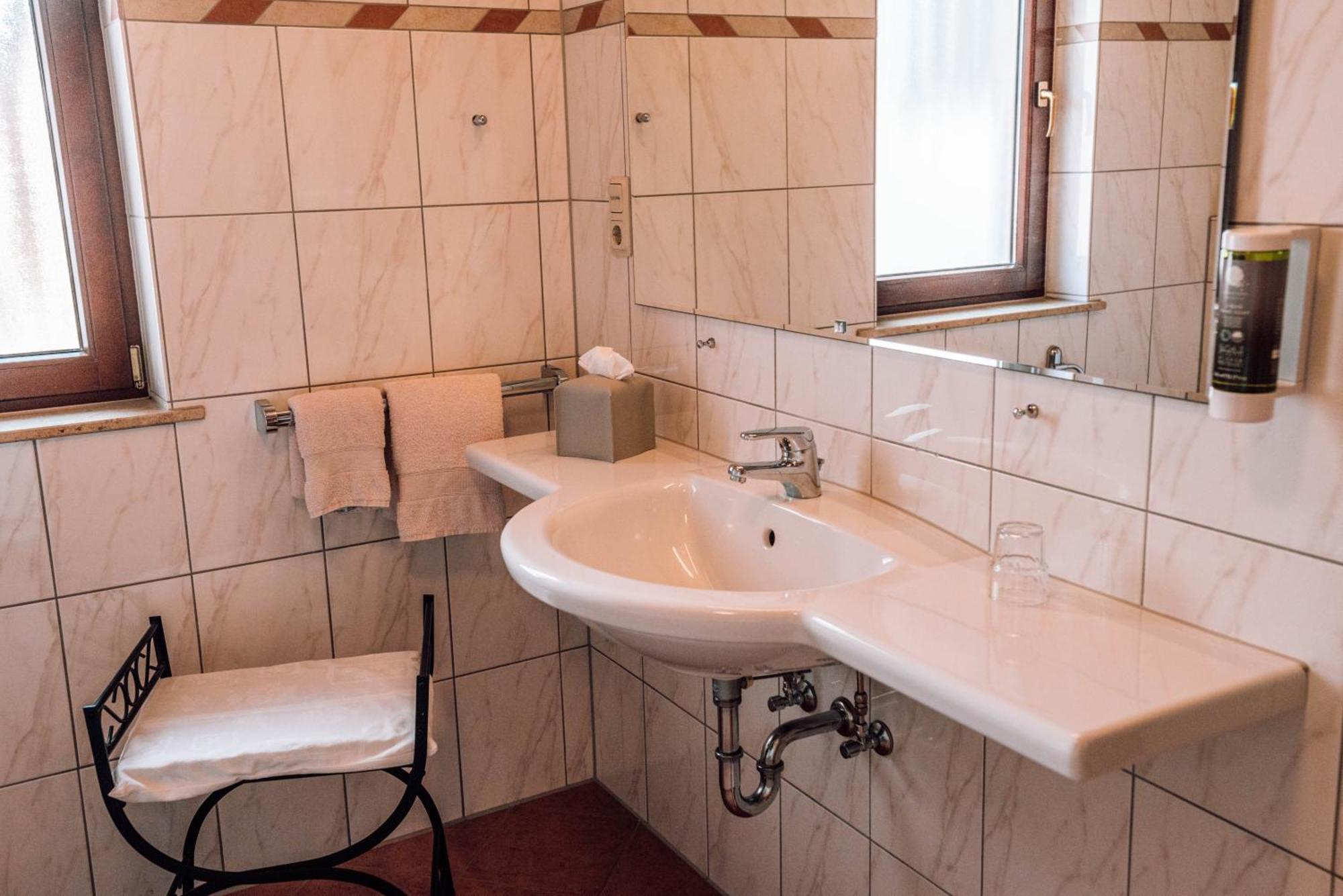 Schmidtburger Hof Hotel Weiler bei Monzingen Bilik gambar